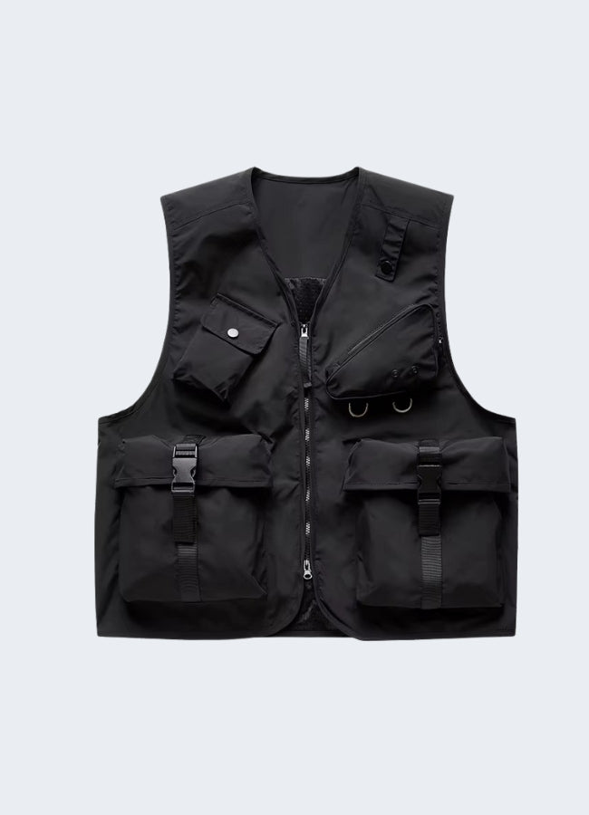 Trendy cargo vest for streetwear, featuring multiple pockets, available in Canada.