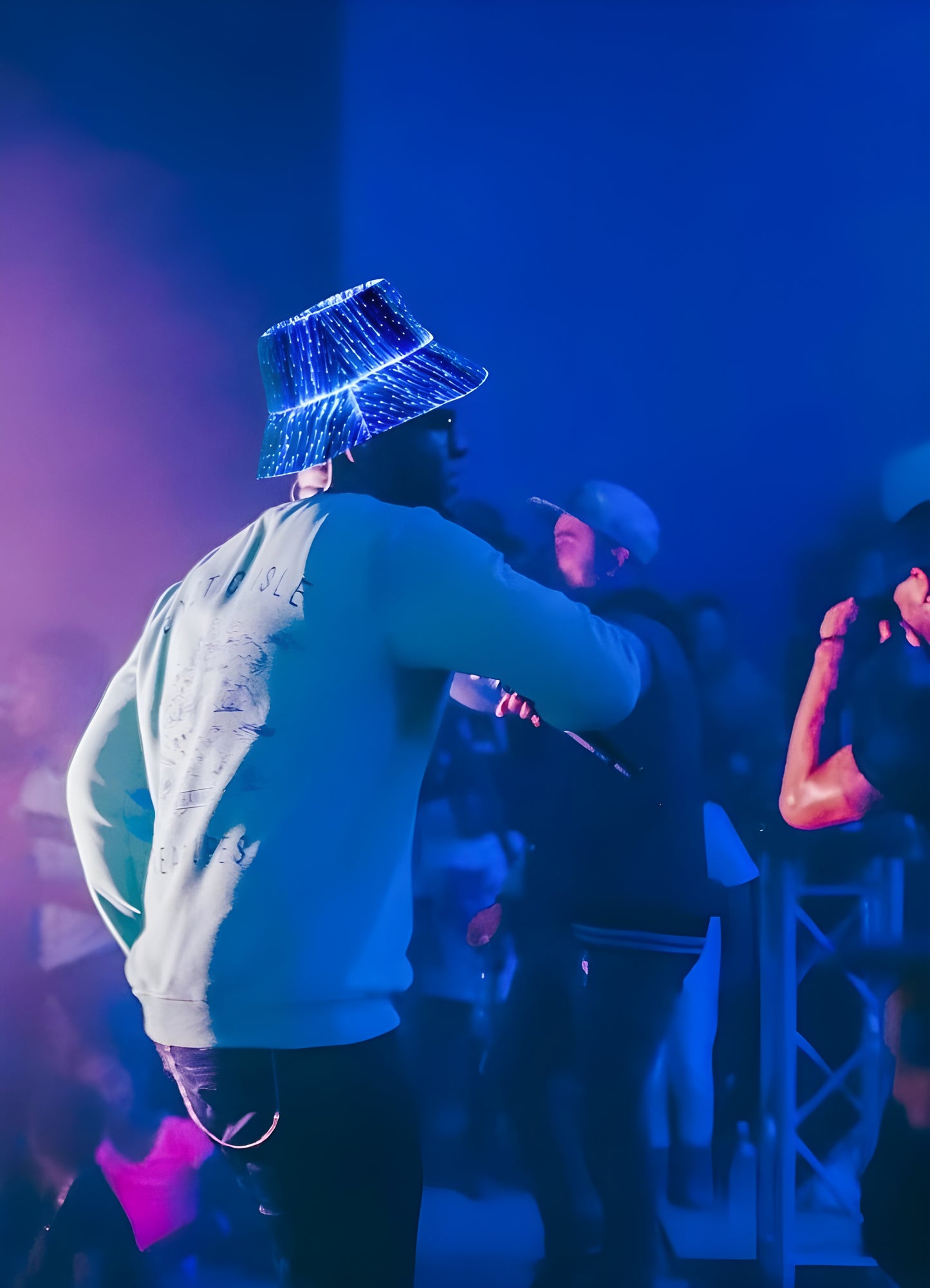 This illuminated yberpunk bucket hat side view fuses futuristic style with everyday comfort—an essential accessory for bold streetwear looks.
