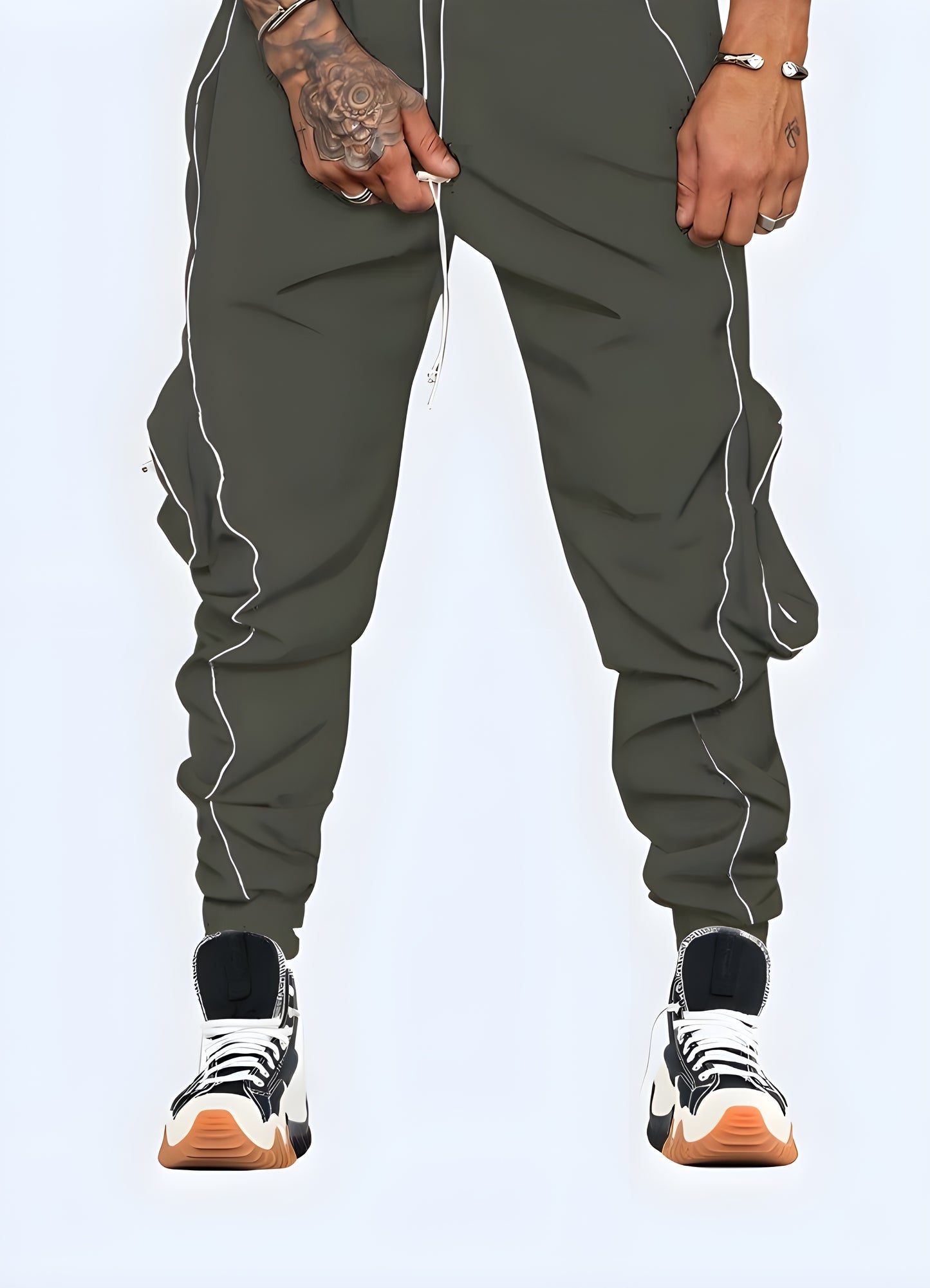 Reflective cargo pants in green – Front view | Man wearing techwear-inspired streetwear trousers with reflective accents – Stylish and functional design for urban fashion in Canada.