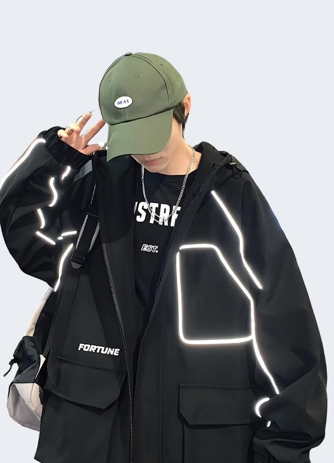 Stay cool and comfortable in this rain jacket with its mesh lining and adjustable drawstring.