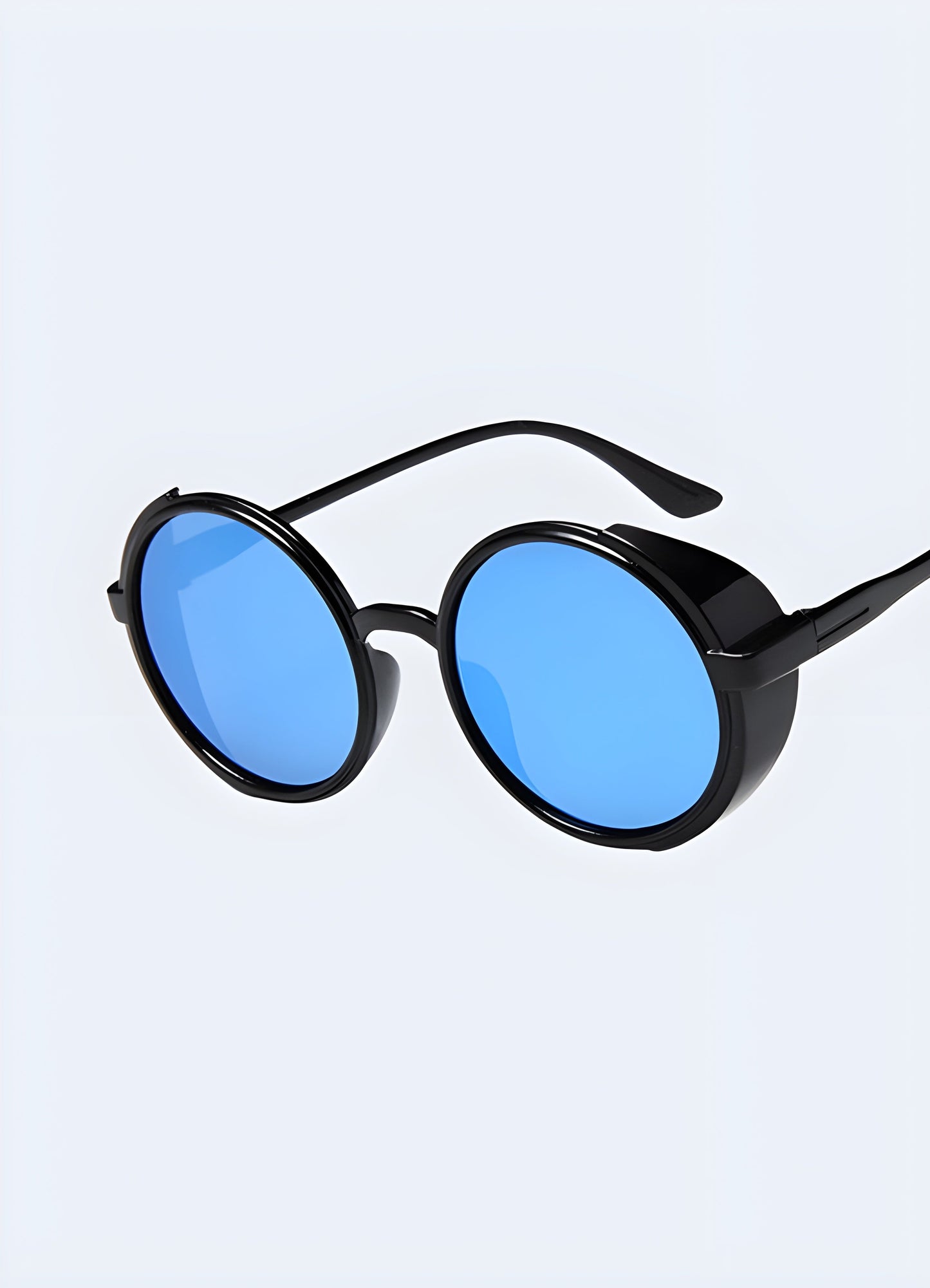 The unique design, combined with comfort and protection, makes them a must-have accessory Canada.