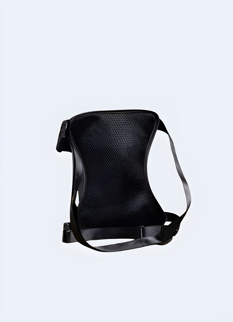 With a zipper closure, its central pocket allows you to keep your phone and other personal belongings safe Canada.