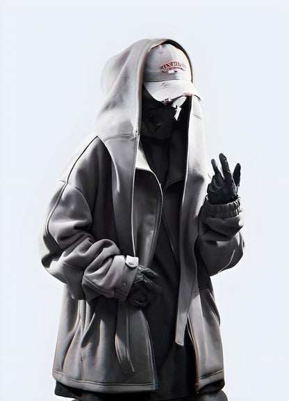 Man wearing functional grey cap front view – Canada. Minimalist streetwear style with breathable fabric, adjustable strap, and curved brim for everyday urban wear.