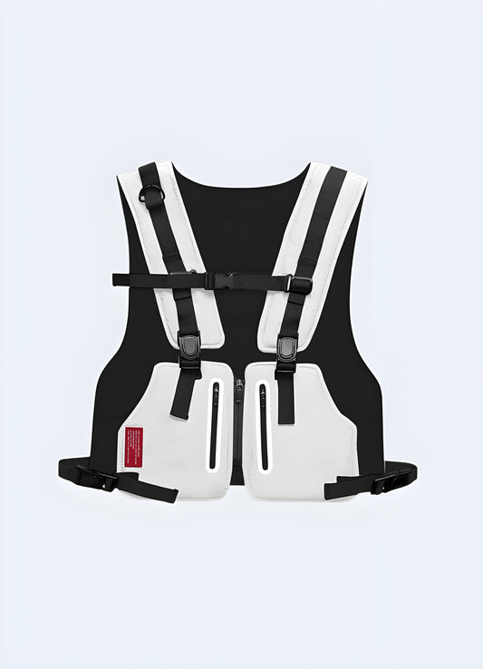 White running chest pack viewed from the front, featuring adjustable straps and a central zippered pocket Canada.